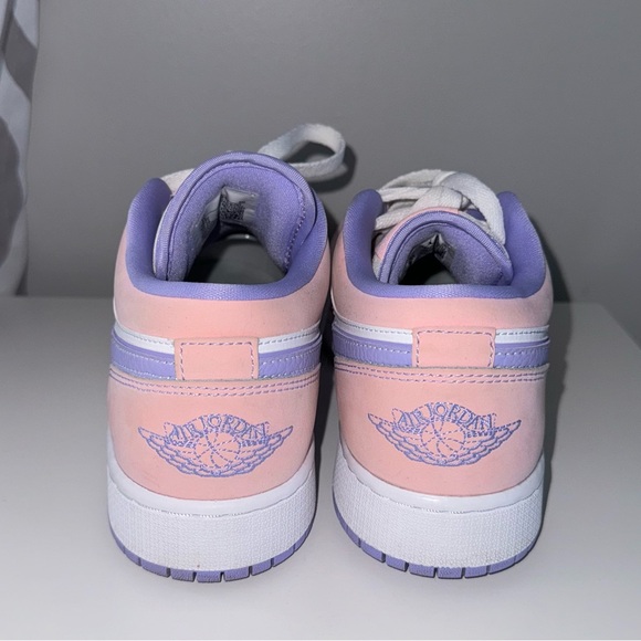 Jordan 1 Low Arctic Punch (GS) - Picture 4 of 4